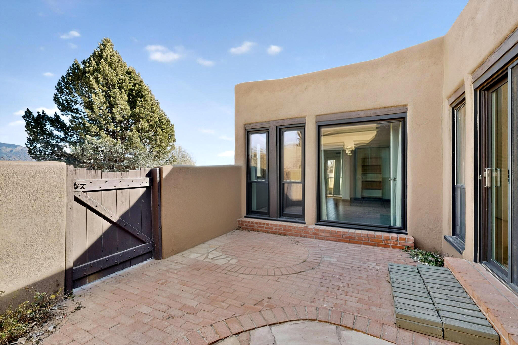 3 Zuni Trail N