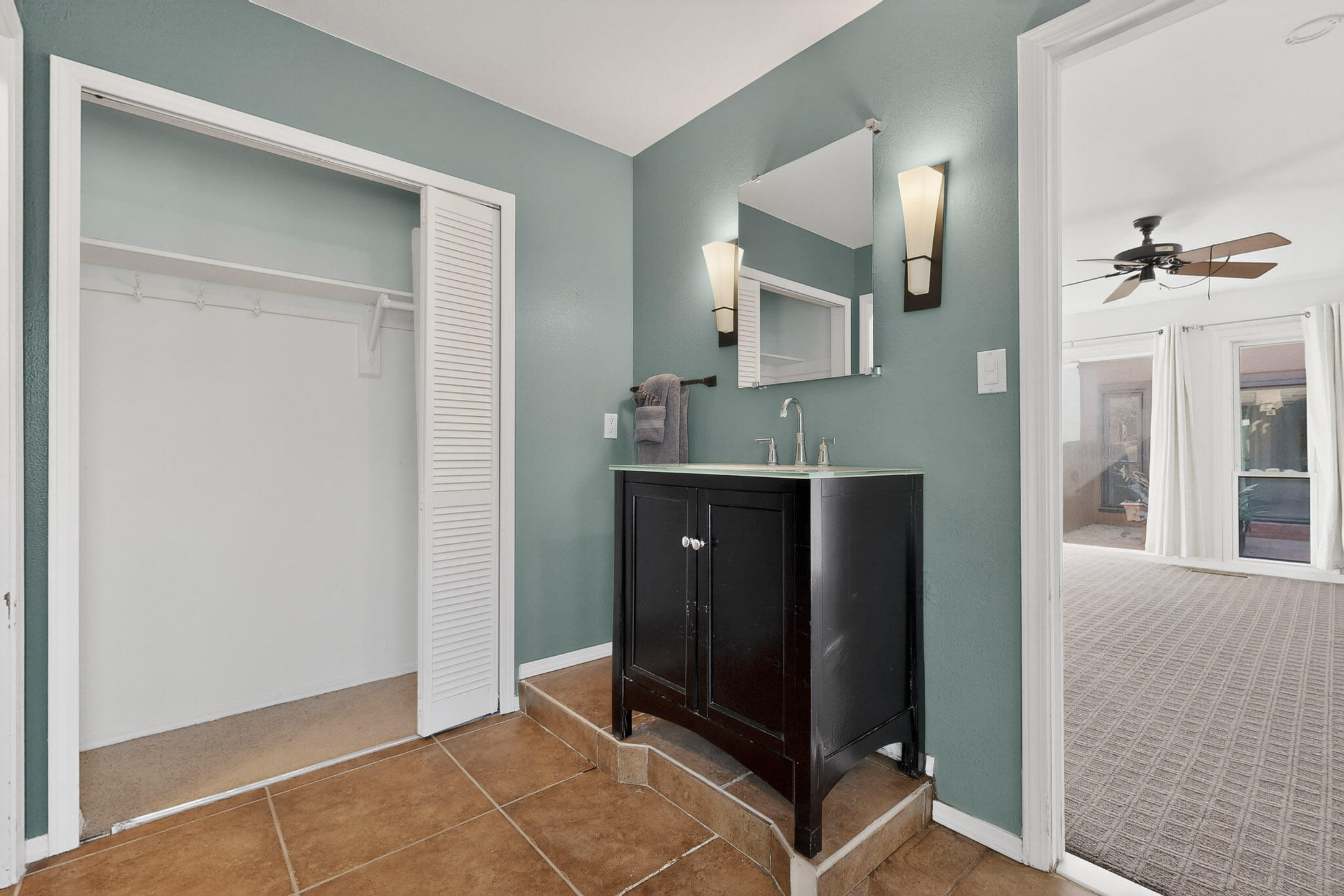 3 Zuni Trail N
