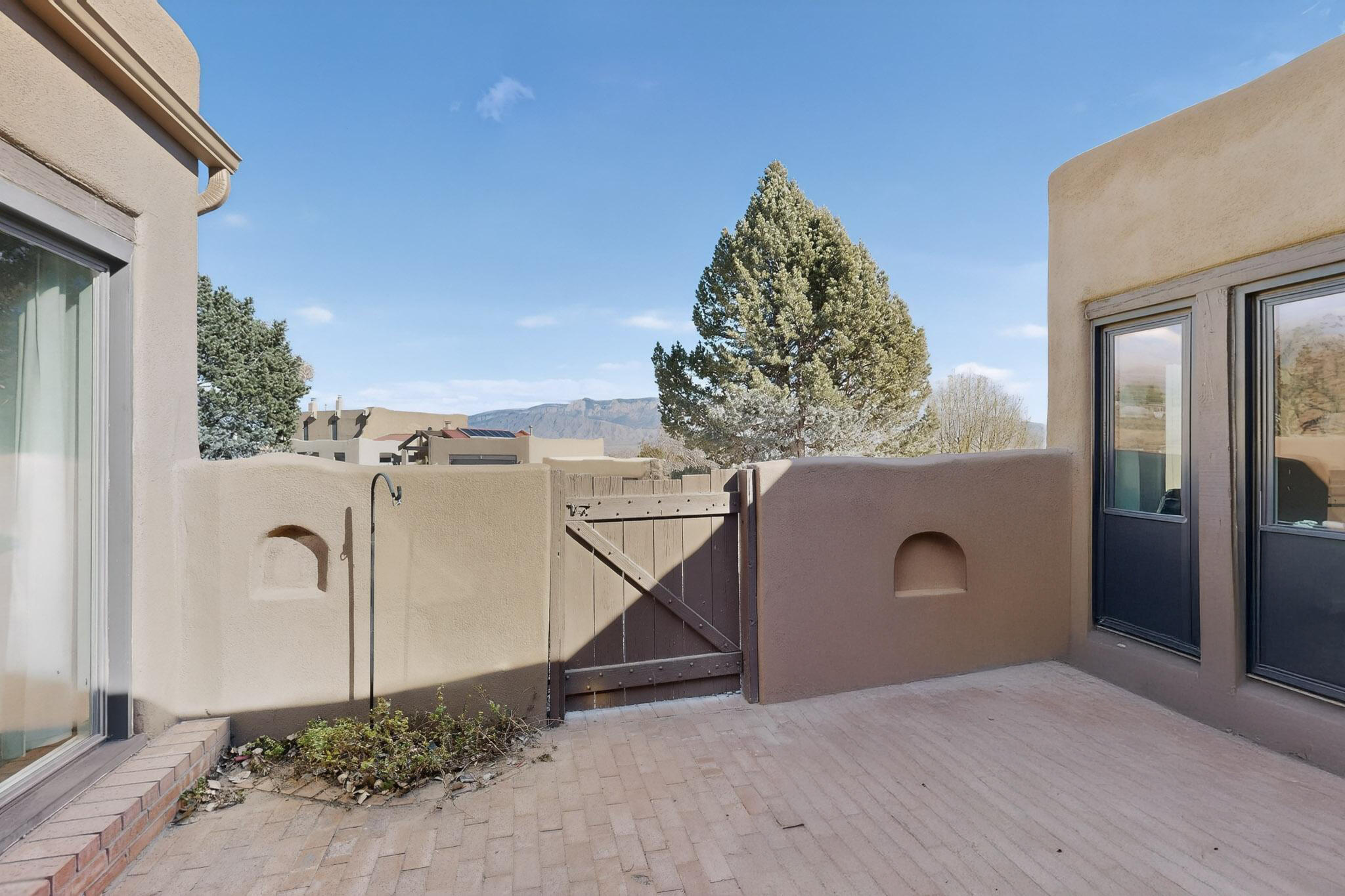 3 Zuni Trail N