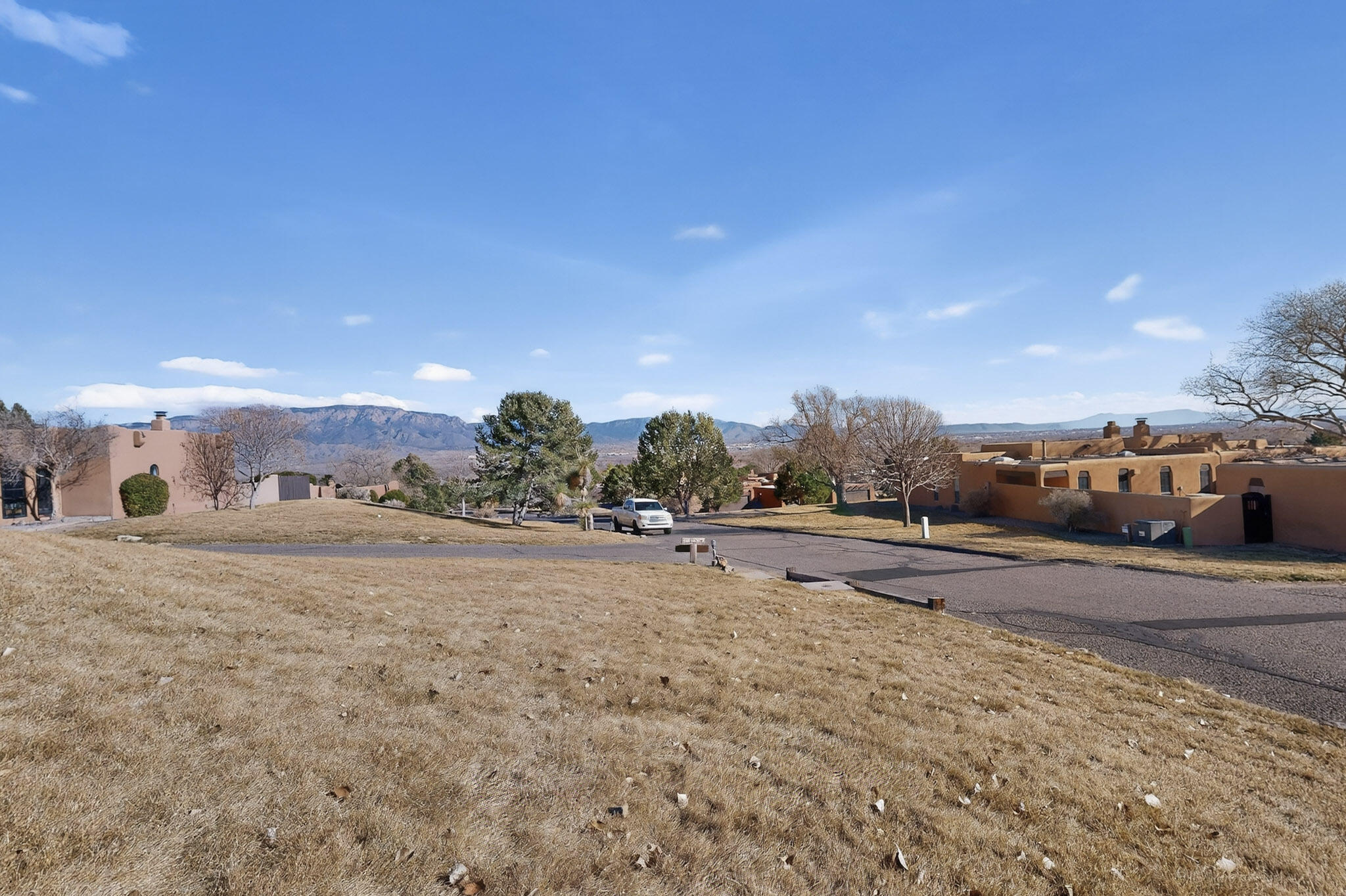 3 Zuni Trail N