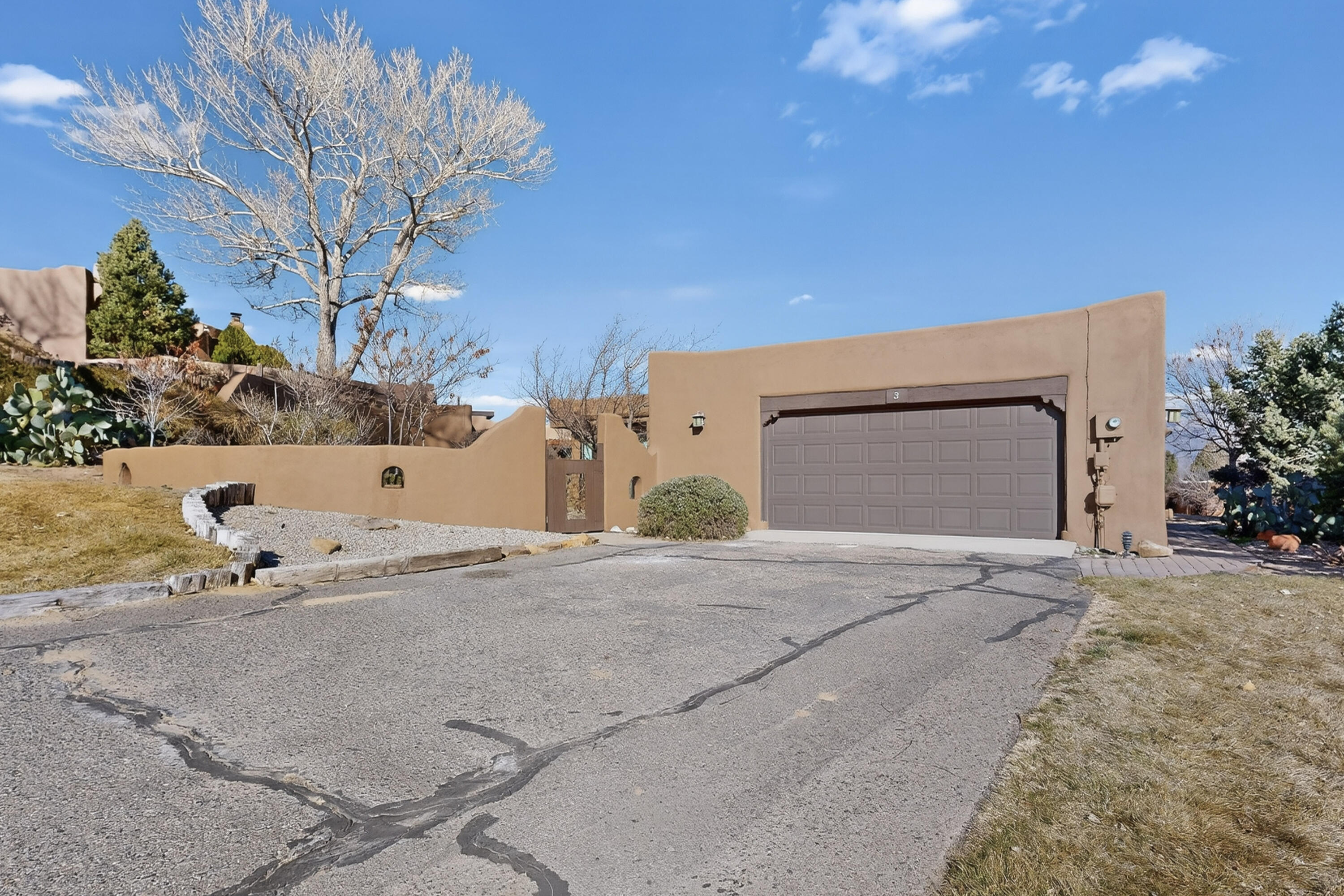 3 Zuni Trail N