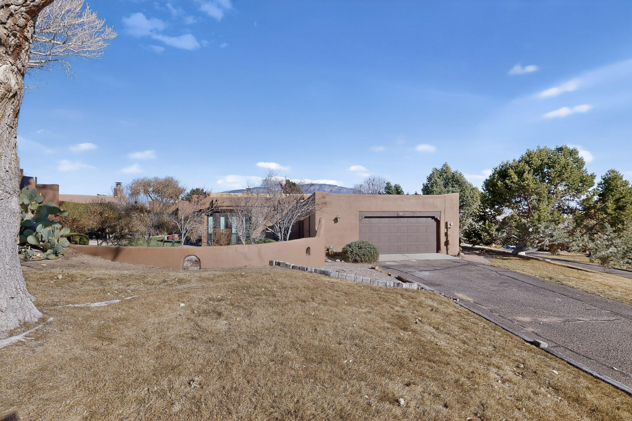 3 Zuni Trail N