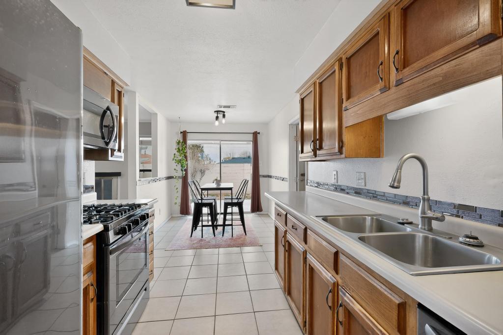 8228 Otero Avenue NE