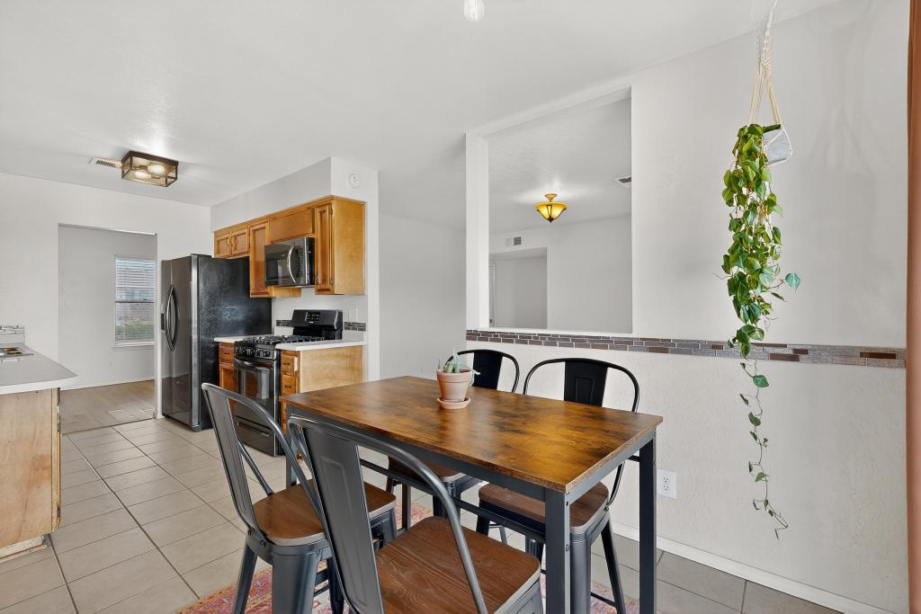 8228 Otero Avenue NE