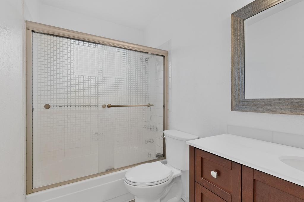 8228 Otero Avenue NE