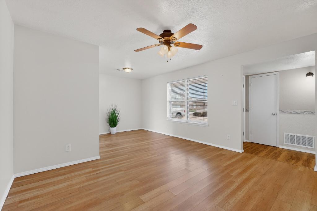 8228 Otero Avenue NE