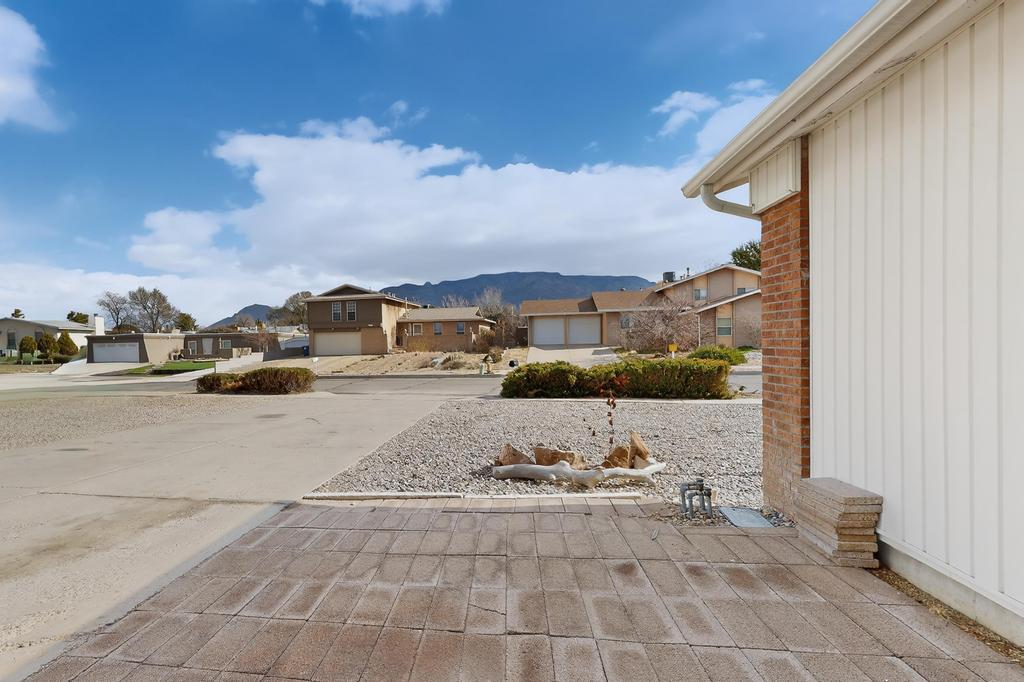 8228 Otero Avenue NE