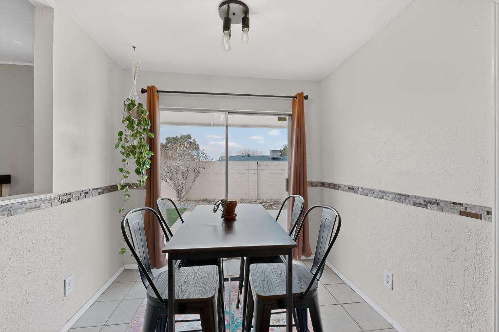 8228 Otero Avenue NE