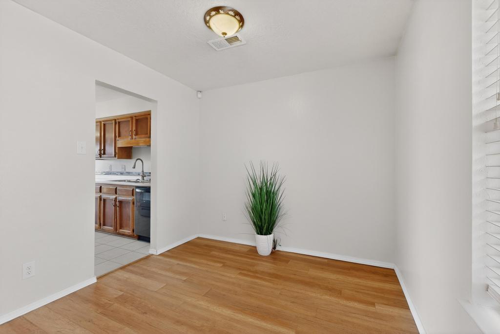 8228 Otero Avenue NE