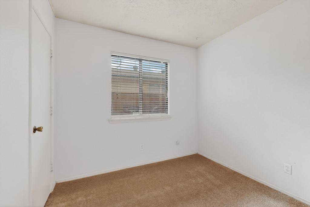 8228 Otero Avenue NE