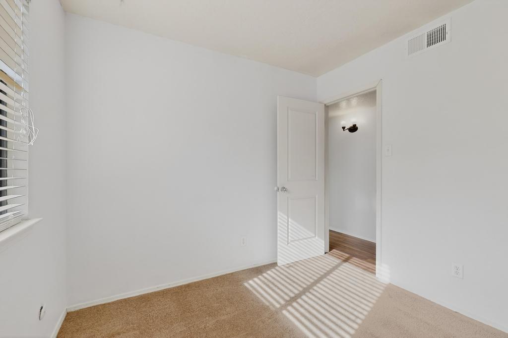 8228 Otero Avenue NE