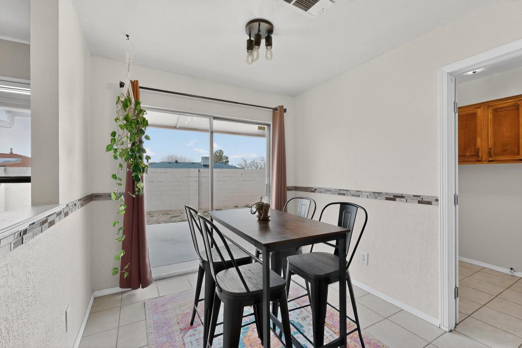 8228 Otero Avenue NE