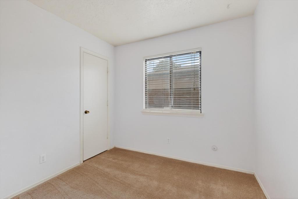 8228 Otero Avenue NE