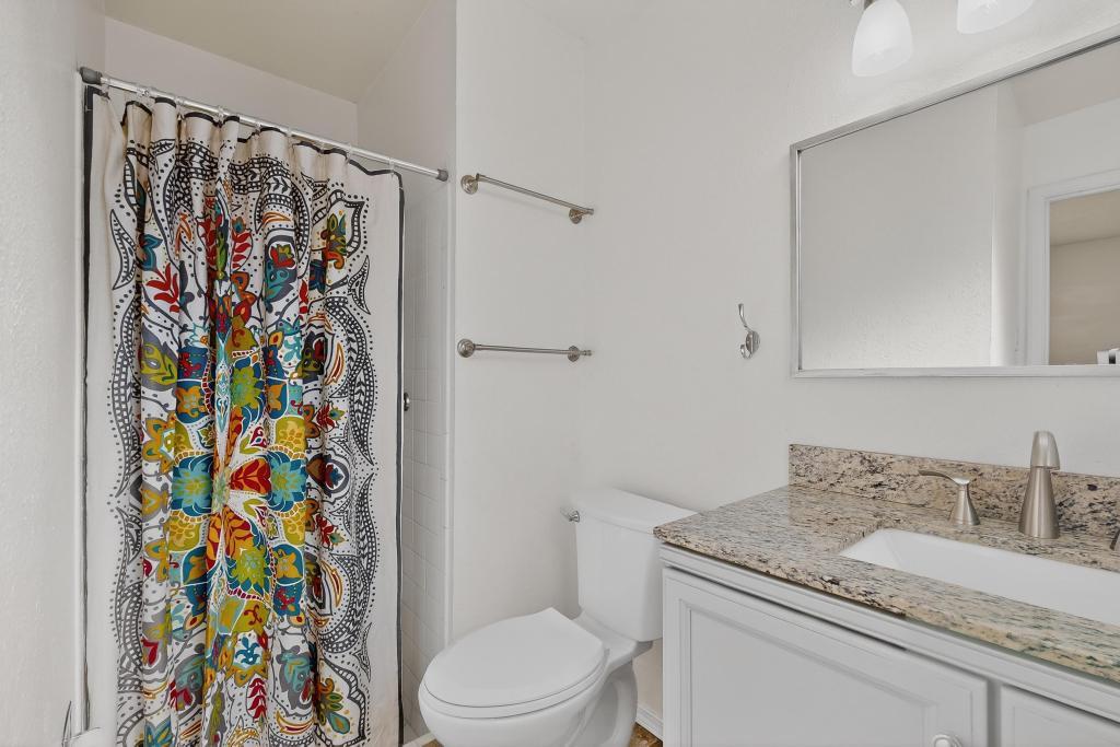 8228 Otero Avenue NE