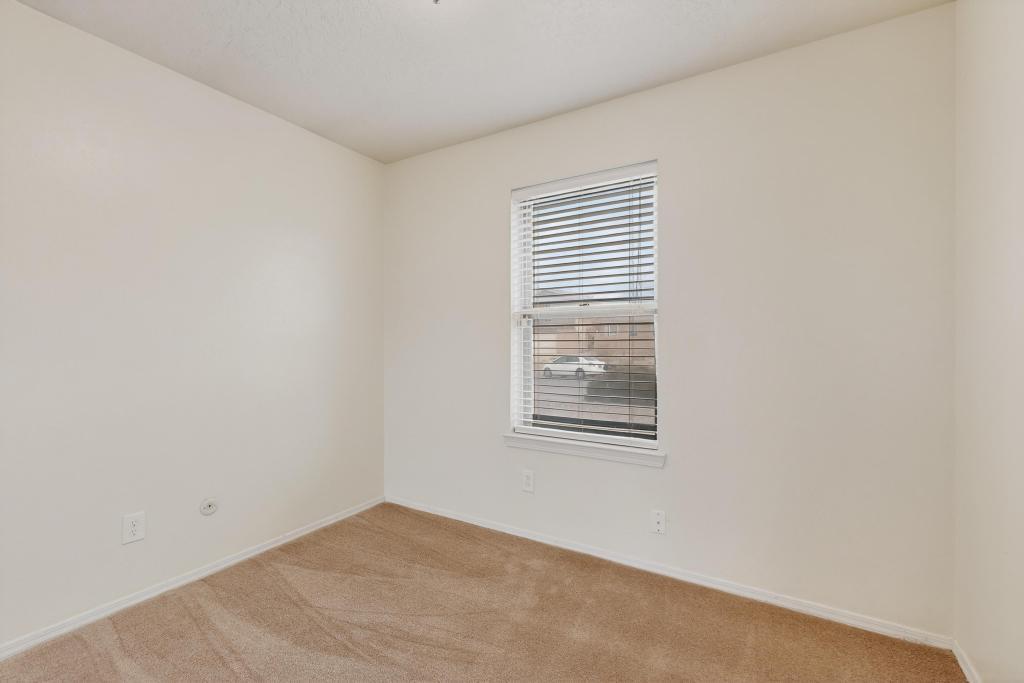 8228 Otero Avenue NE