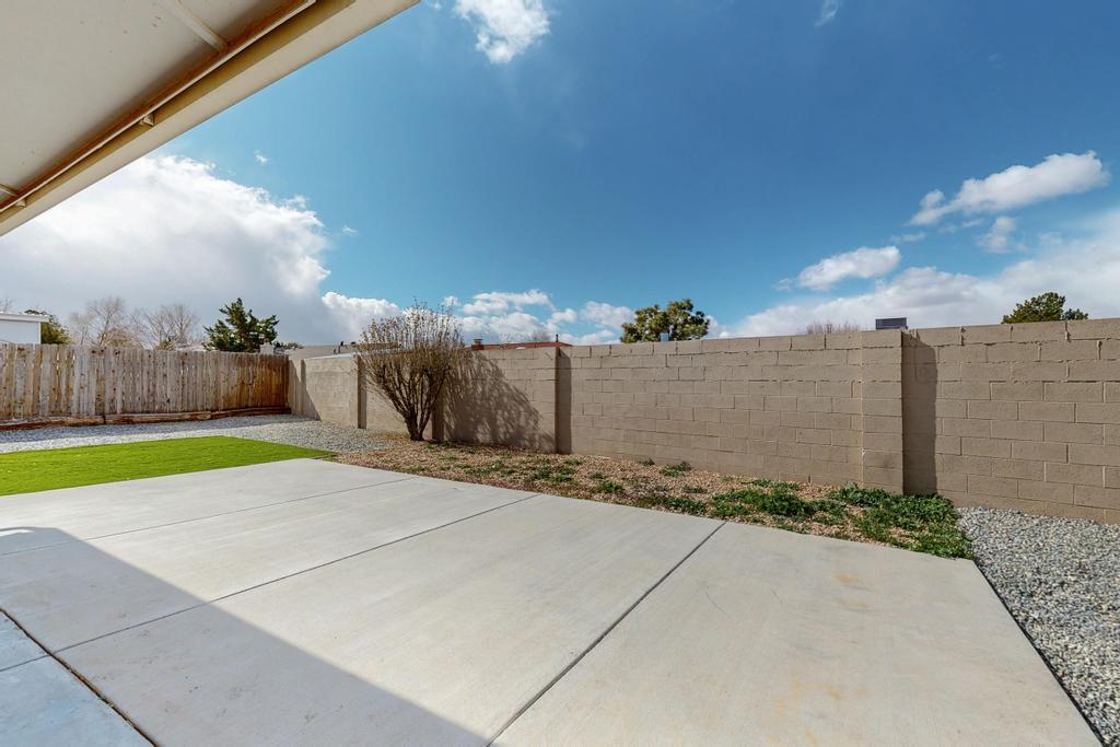 8228 Otero Avenue NE