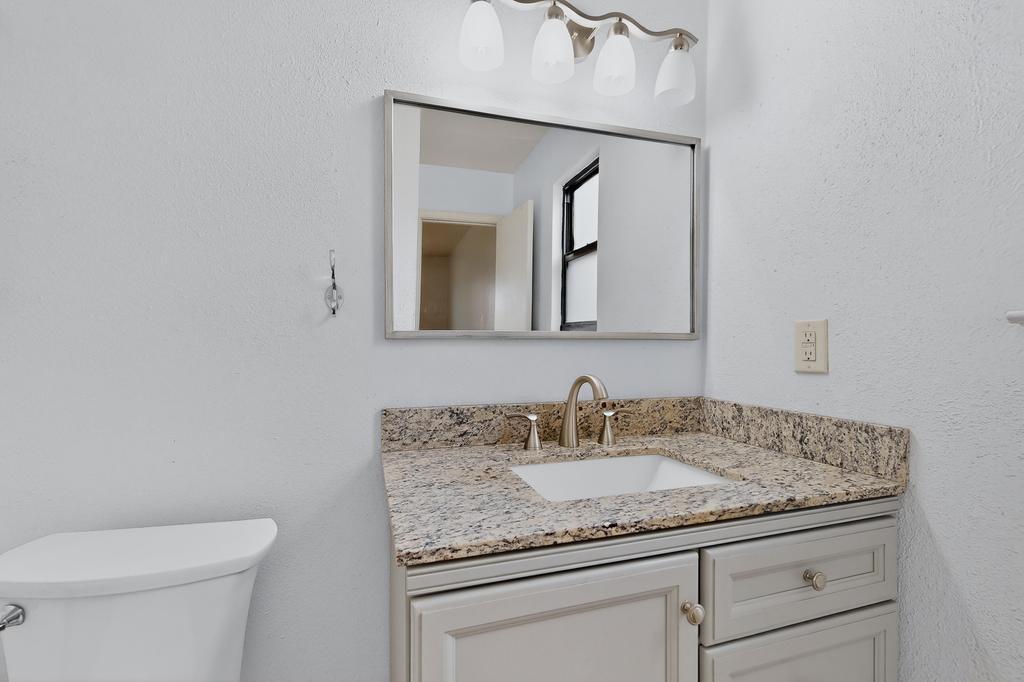 8228 Otero Avenue NE