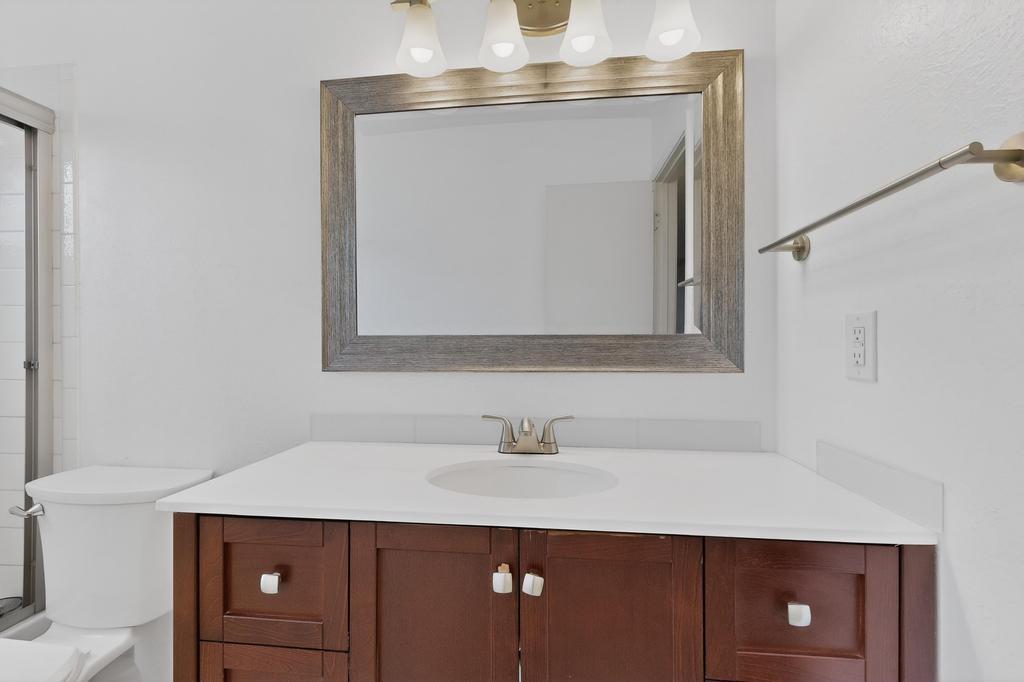 8228 Otero Avenue NE