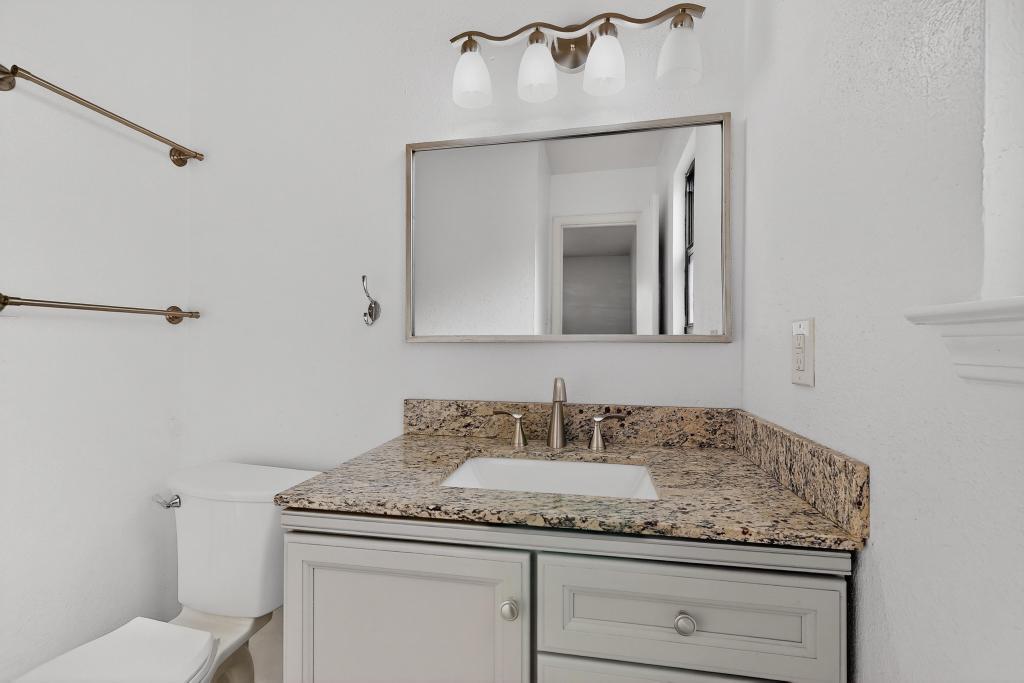 8228 Otero Avenue NE