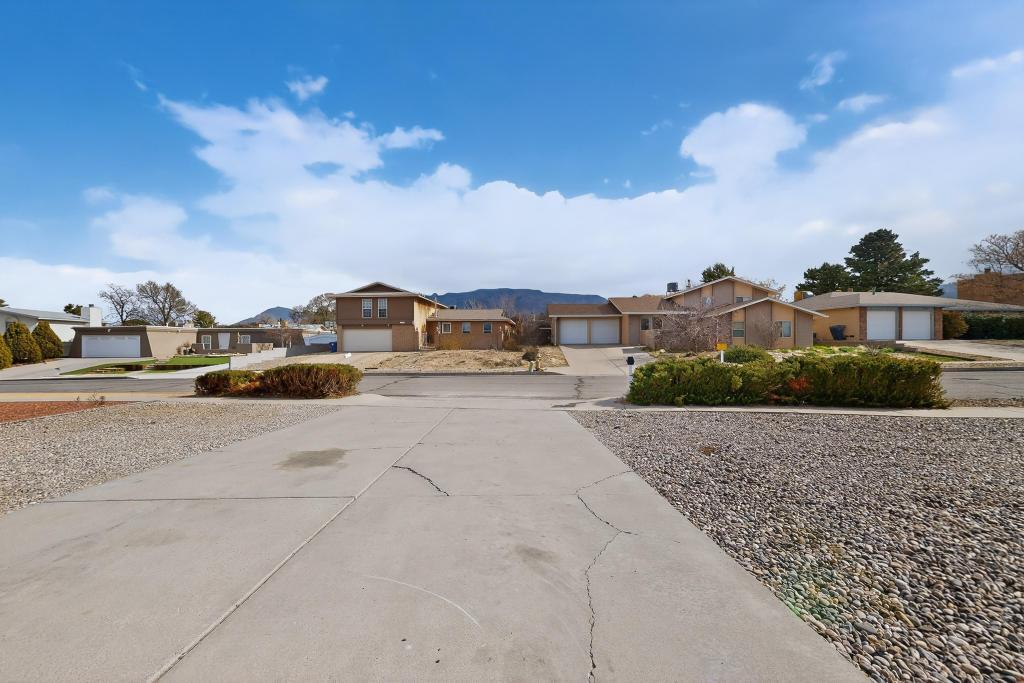 8228 Otero Avenue NE