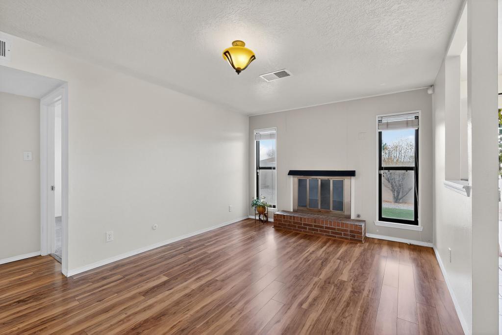 8228 Otero Avenue NE