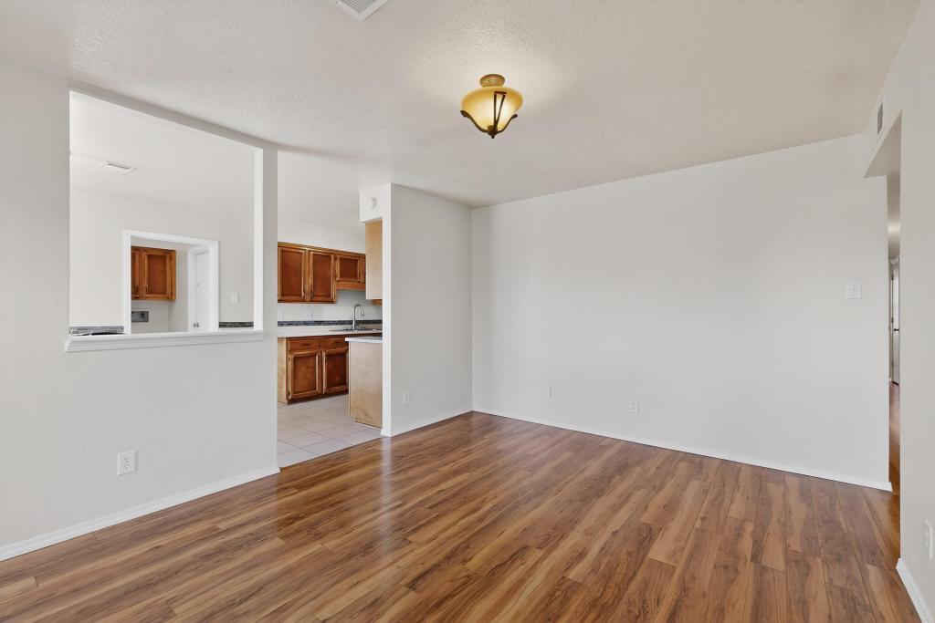 8228 Otero Avenue NE