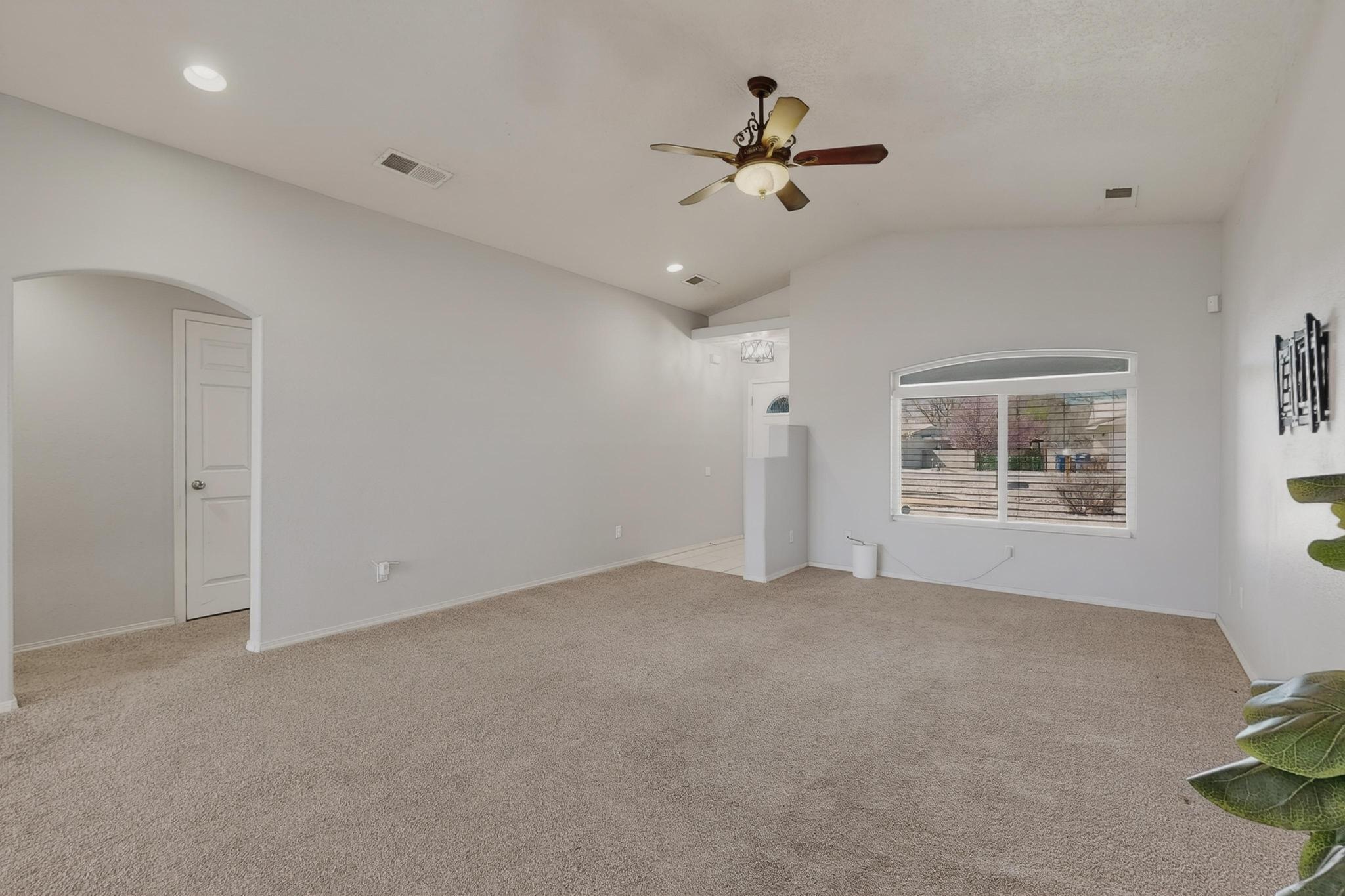 360 Don Carlos Avenue NE