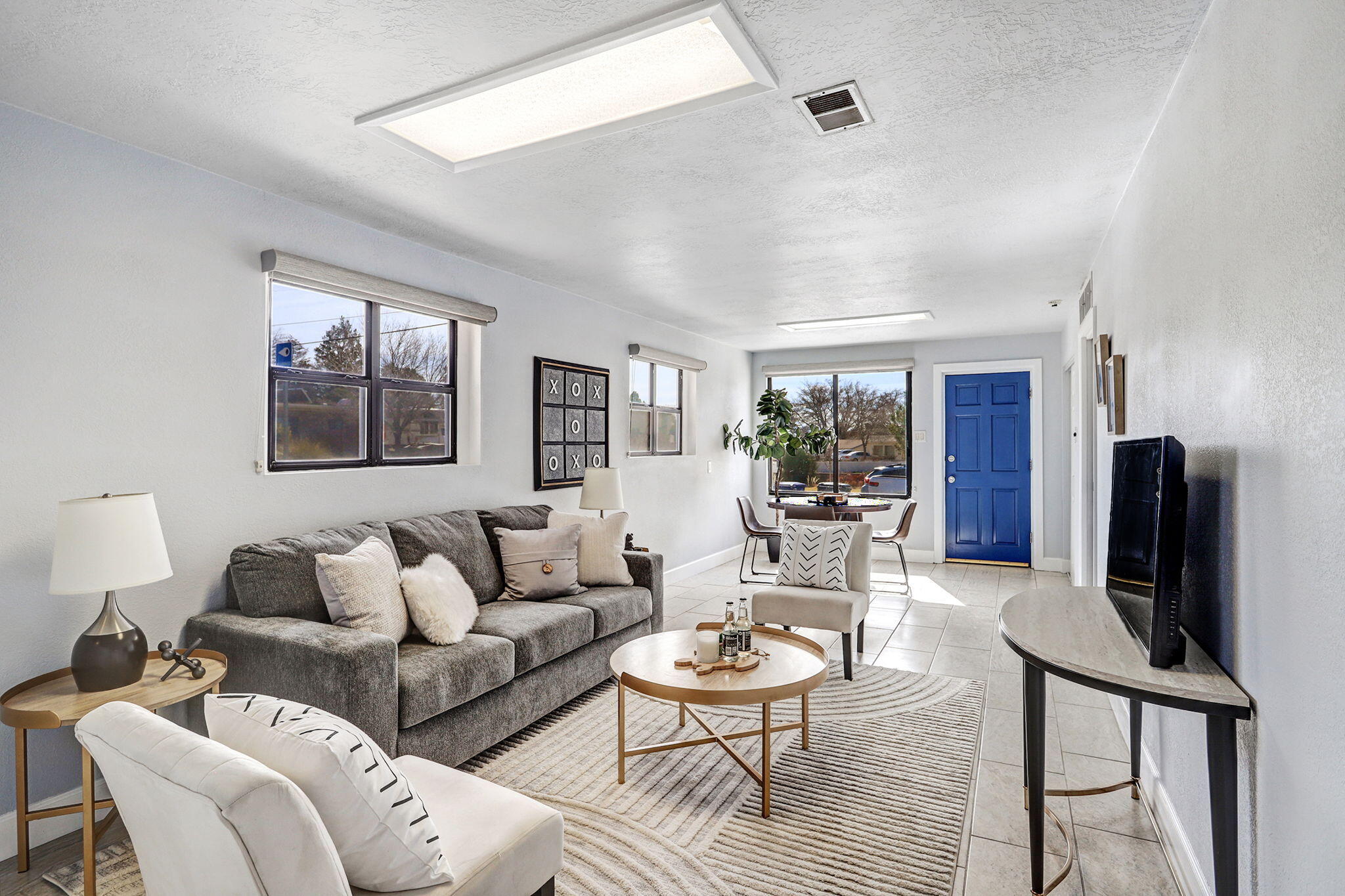 933 Avenida Estrellita NE