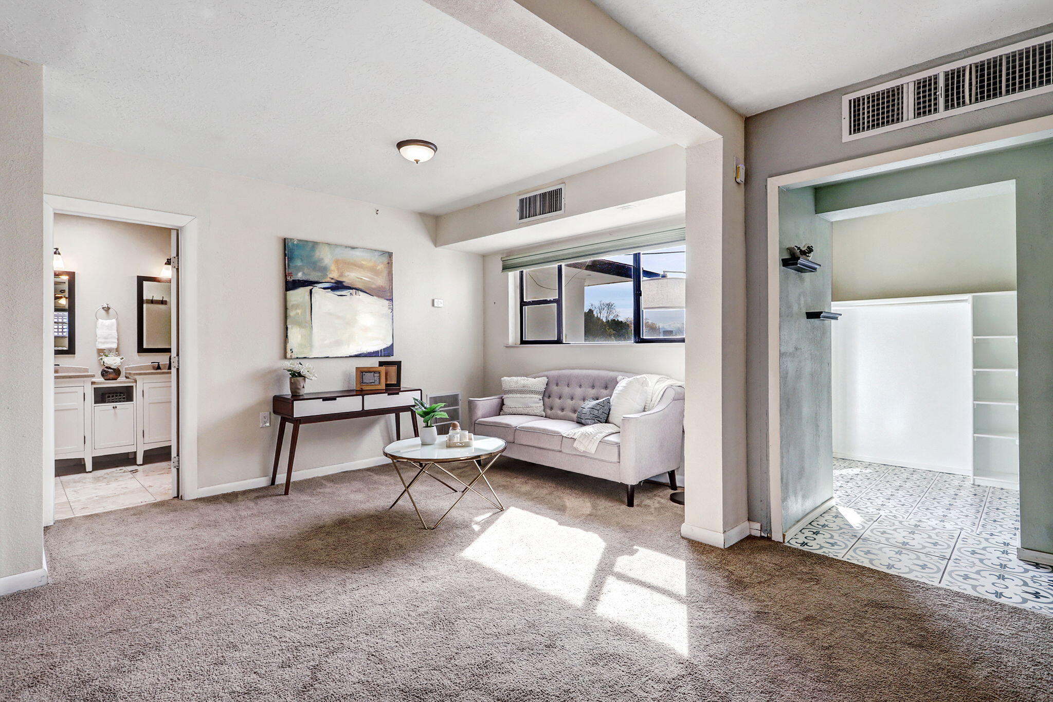 933 Avenida Estrellita NE