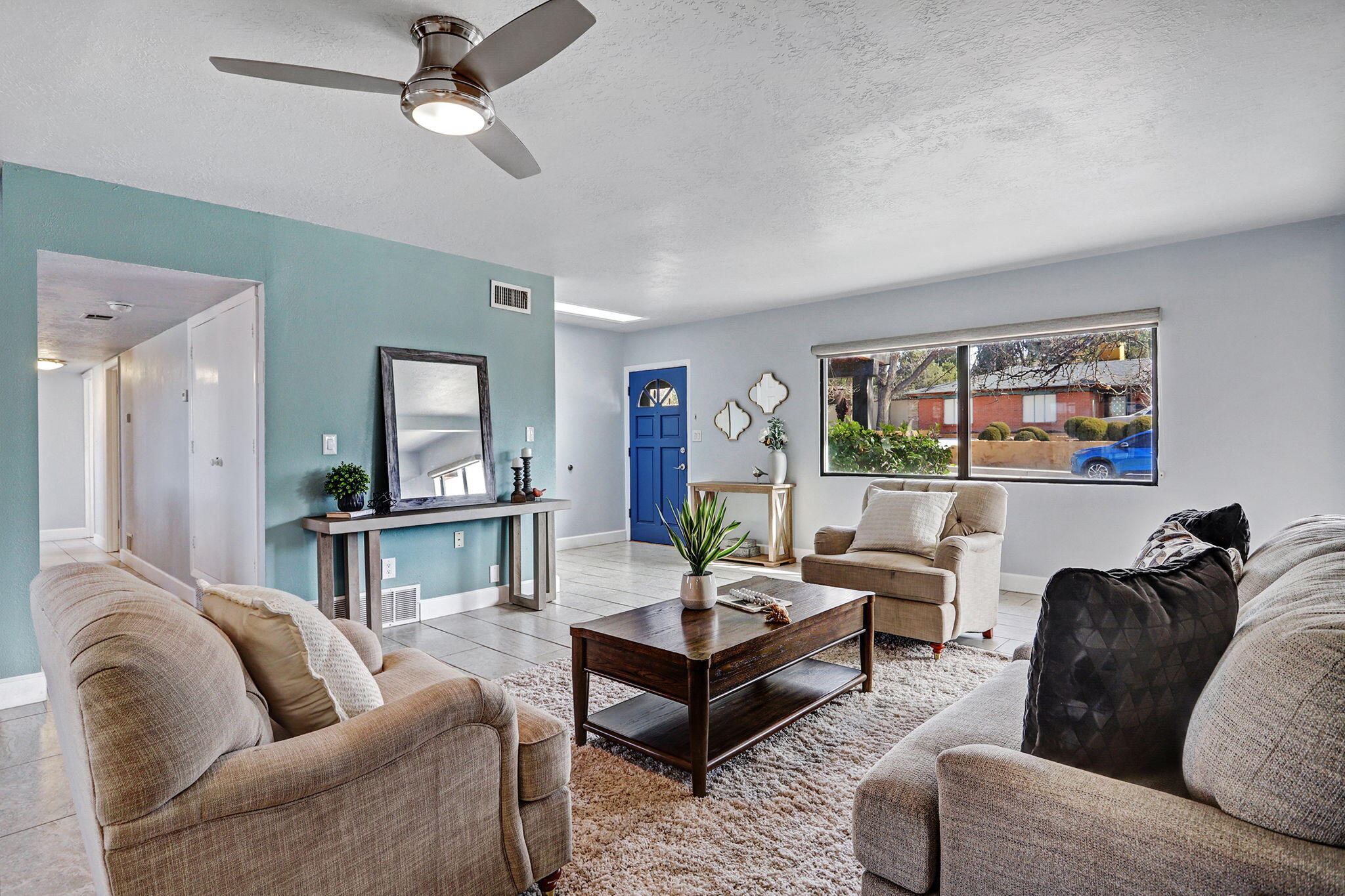 933 Avenida Estrellita NE