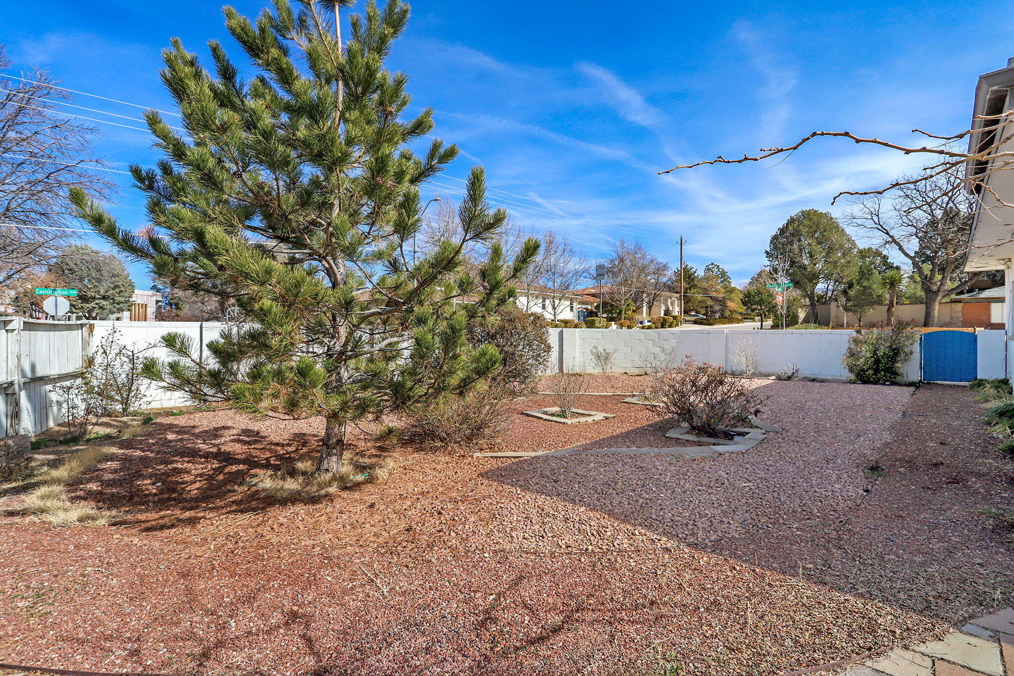 933 Avenida Estrellita NE