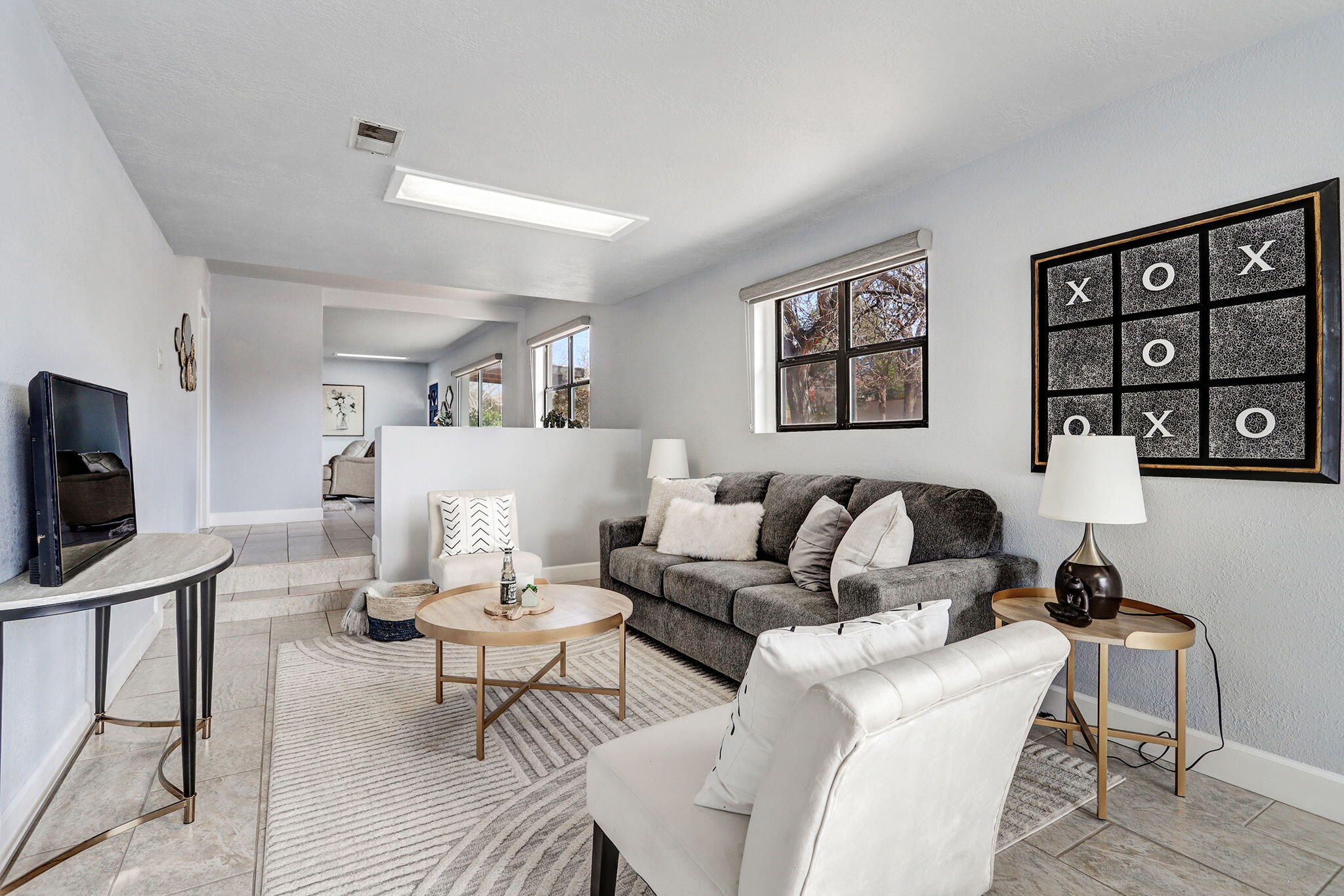 933 Avenida Estrellita NE