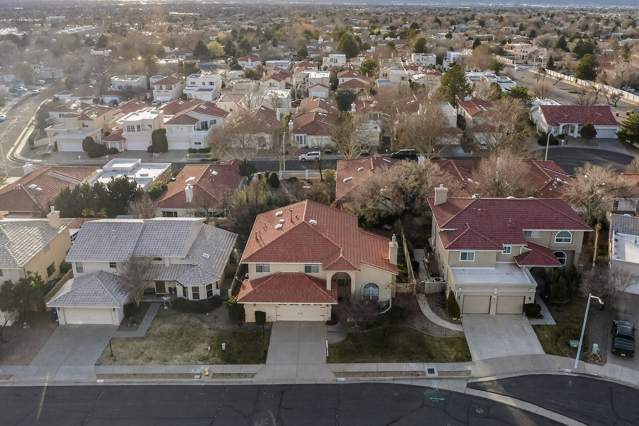 6119 Bancroft Court NE