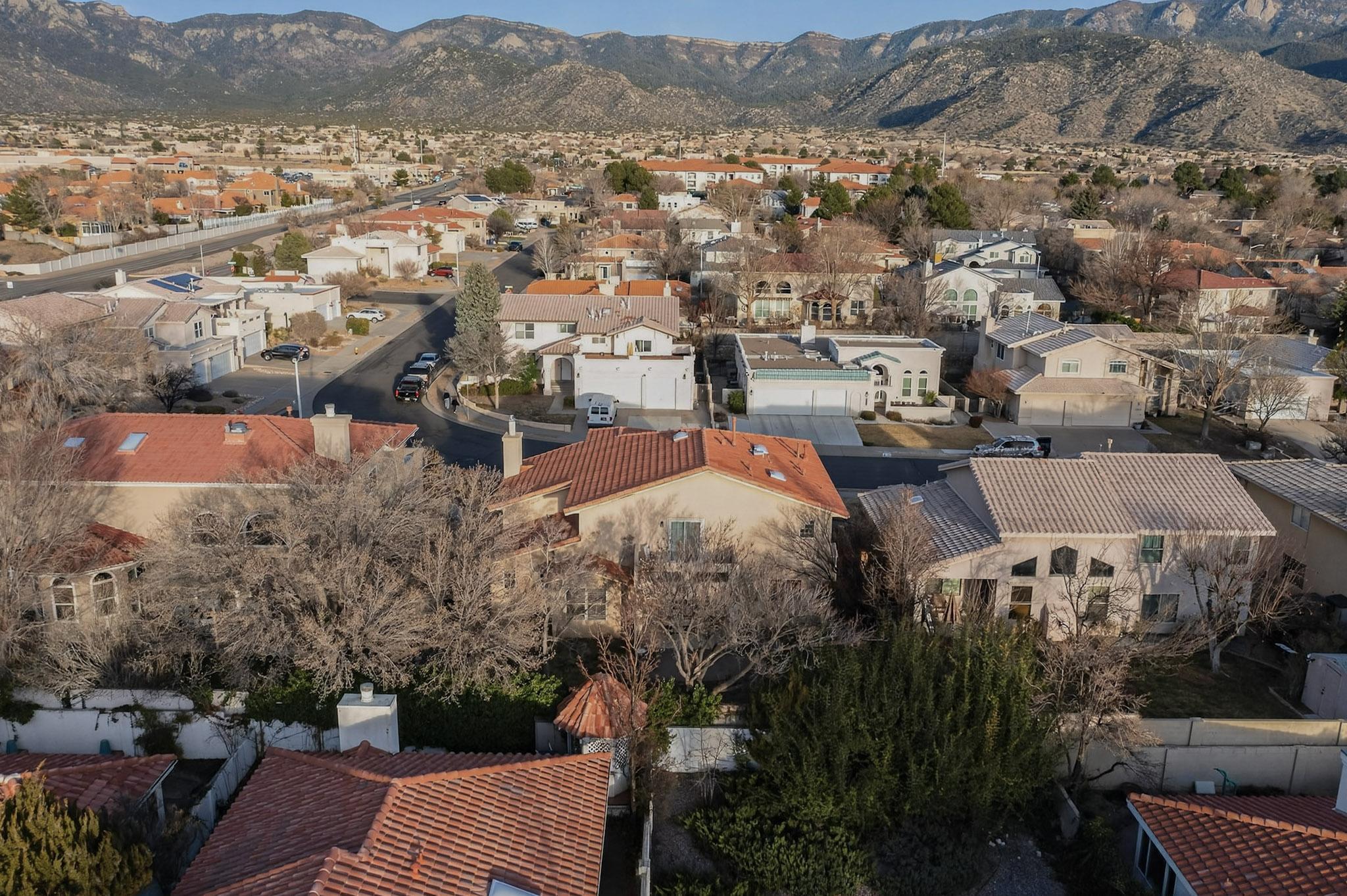 6119 Bancroft Court NE