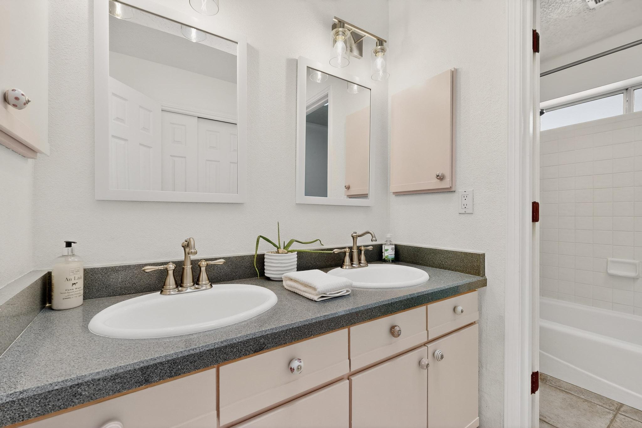 6119 Bancroft Court NE