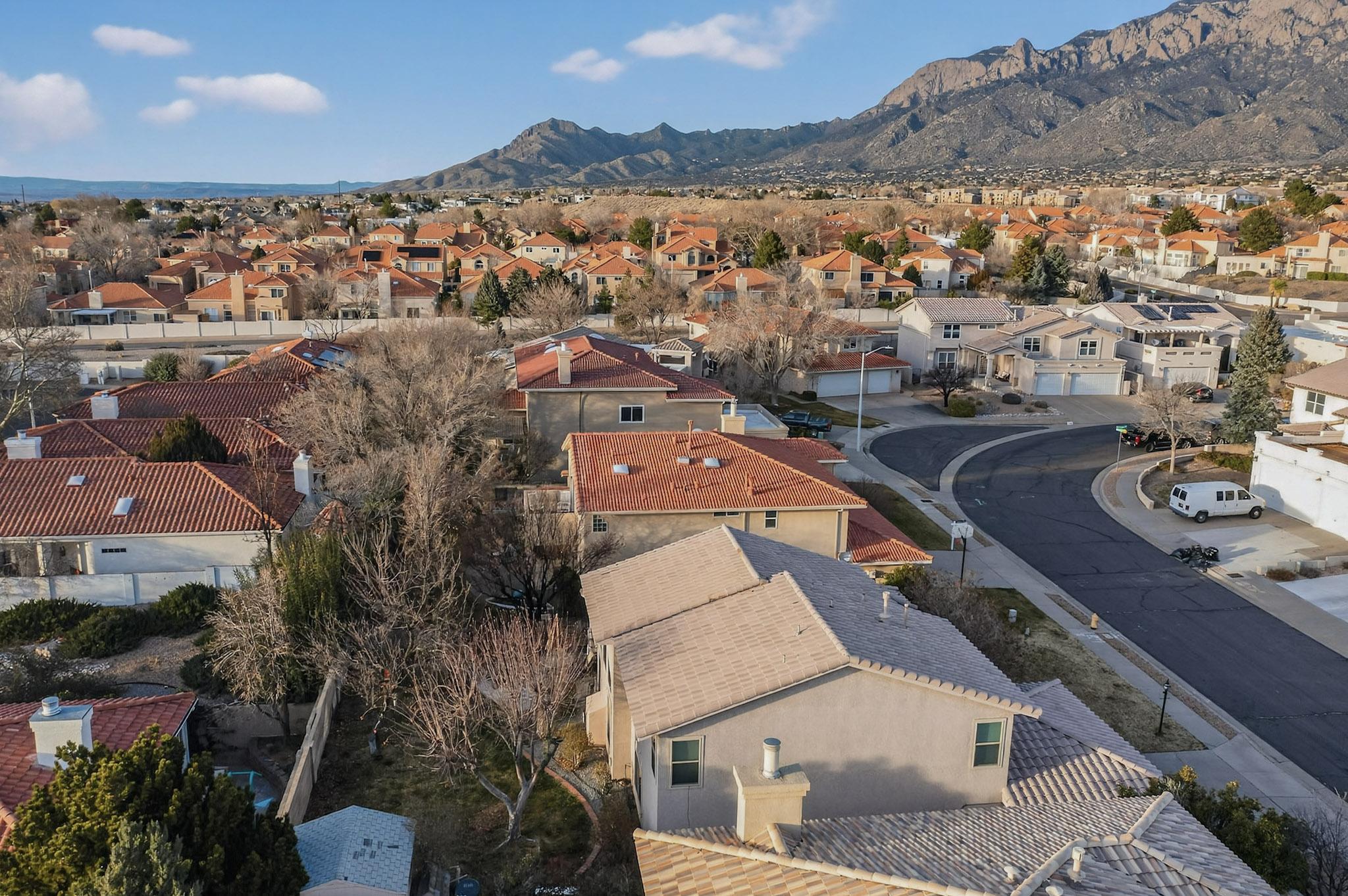 6119 Bancroft Court NE