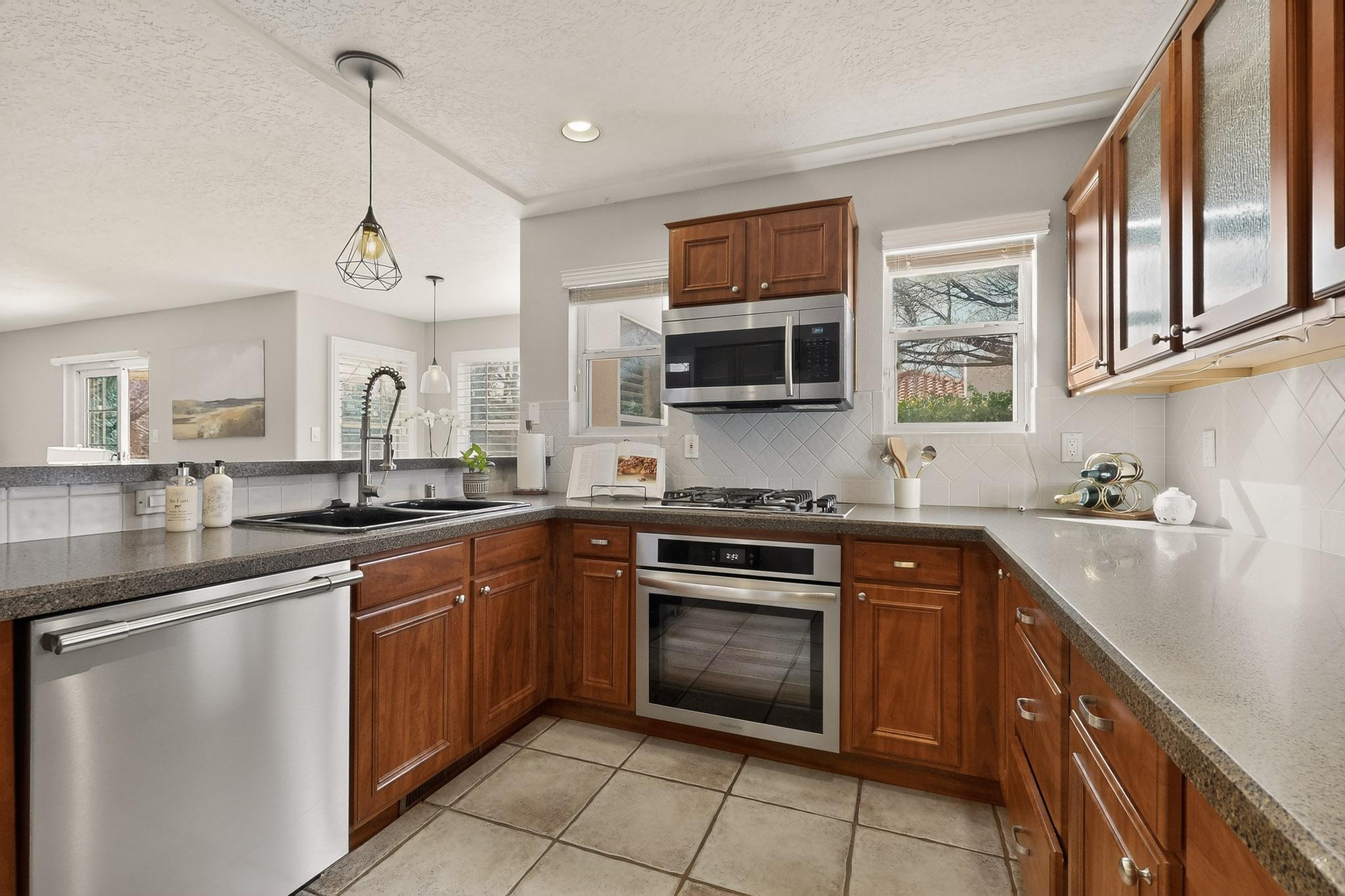 6119 Bancroft Court NE