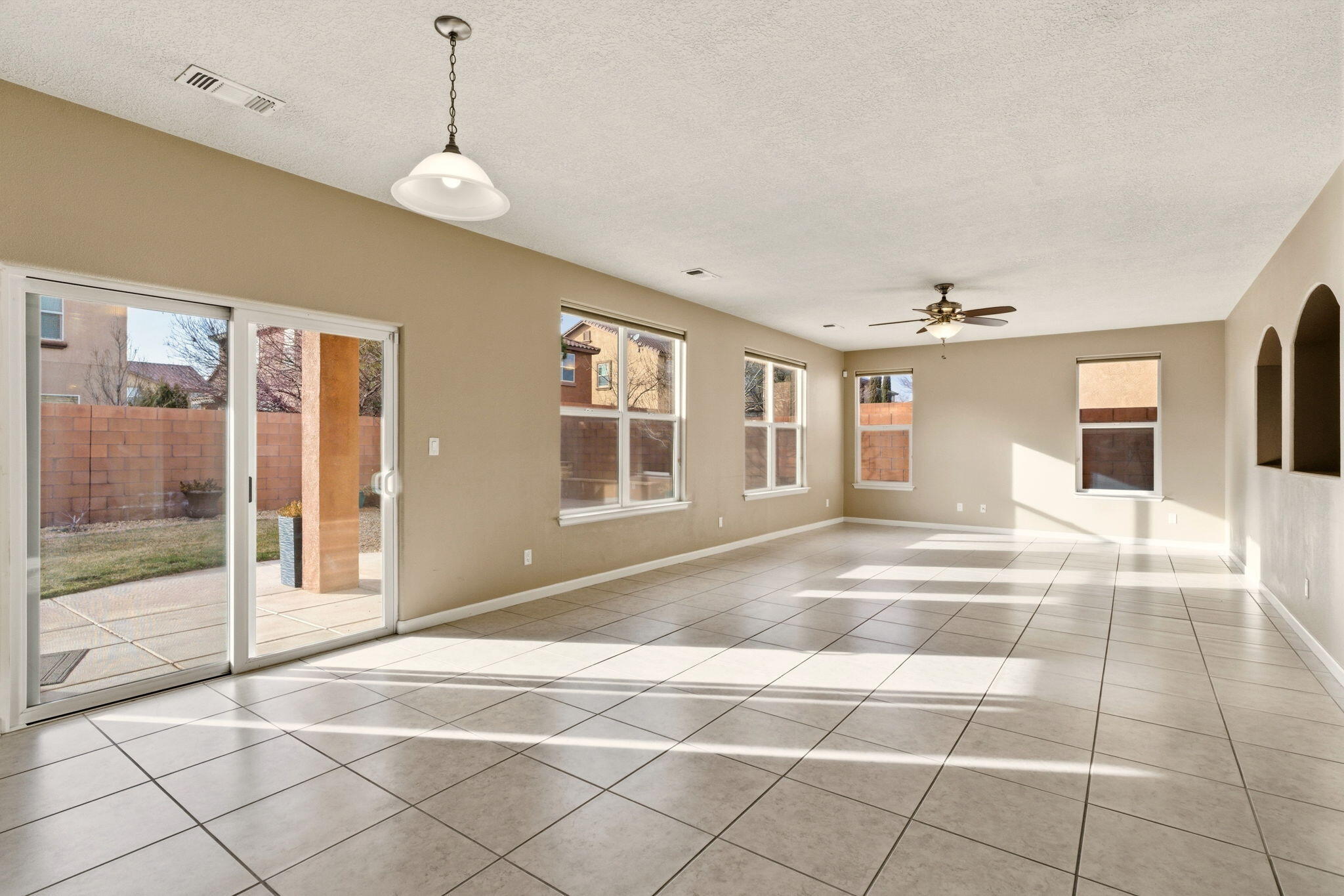 213 Paseo Vista Loop NE