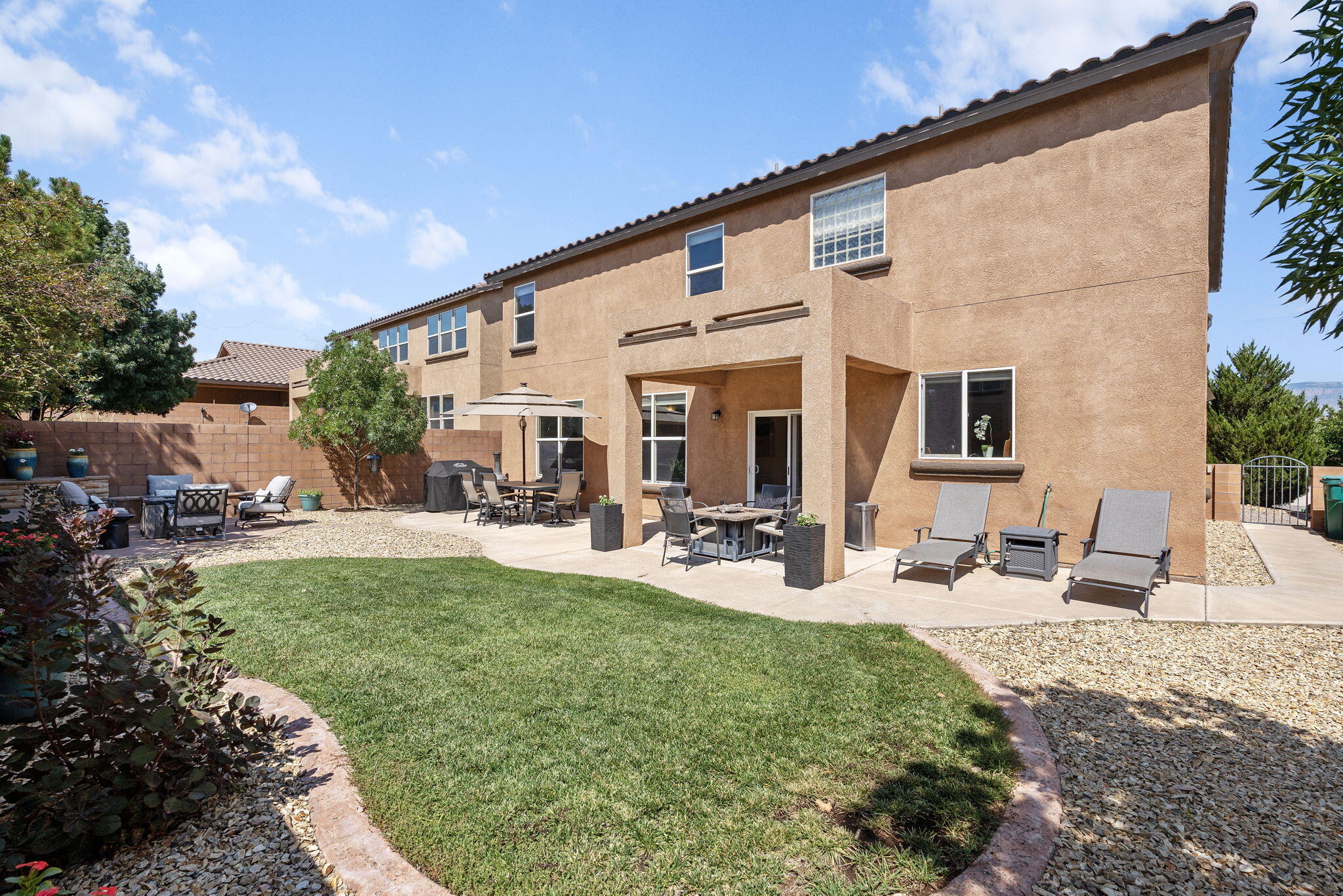213 Paseo Vista Loop NE