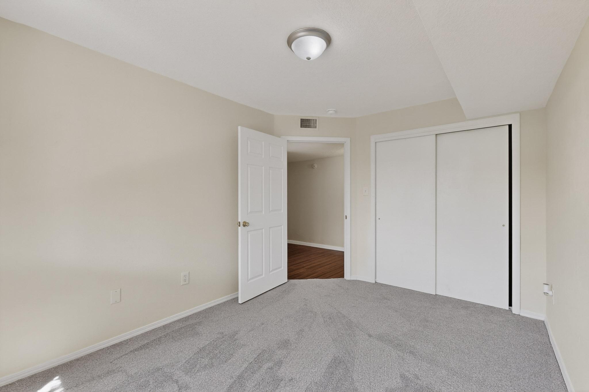 323 Escena Place SE