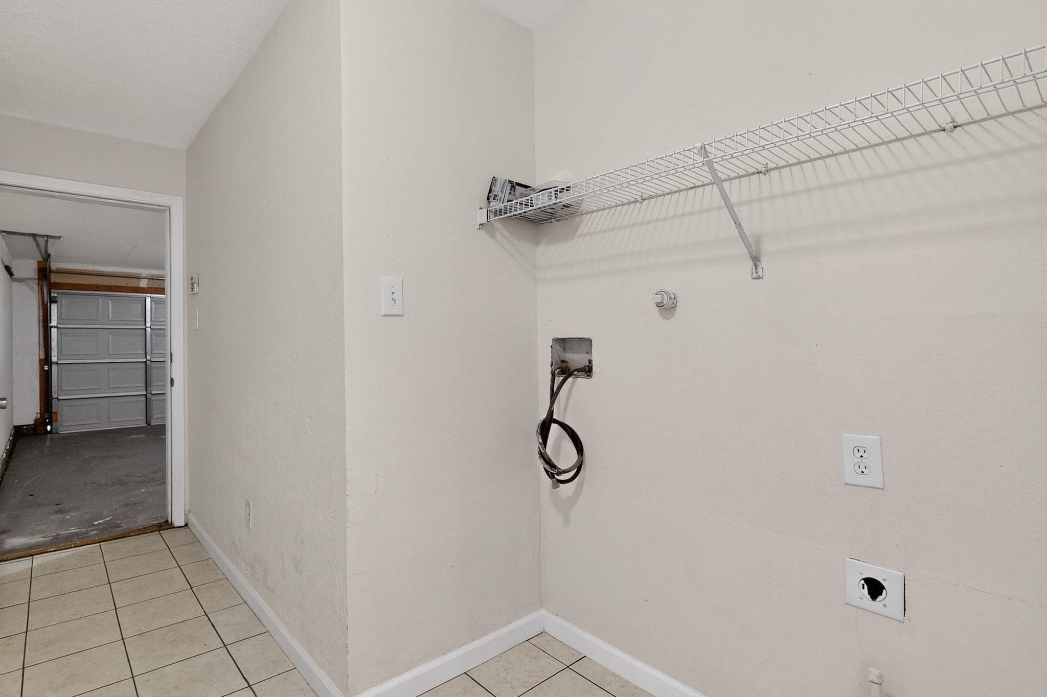 323 Escena Place SE