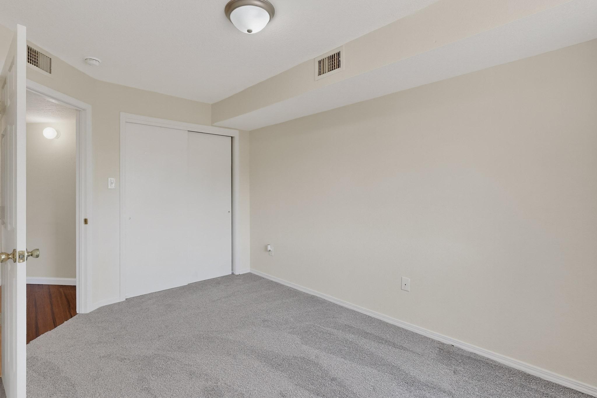 323 Escena Place SE