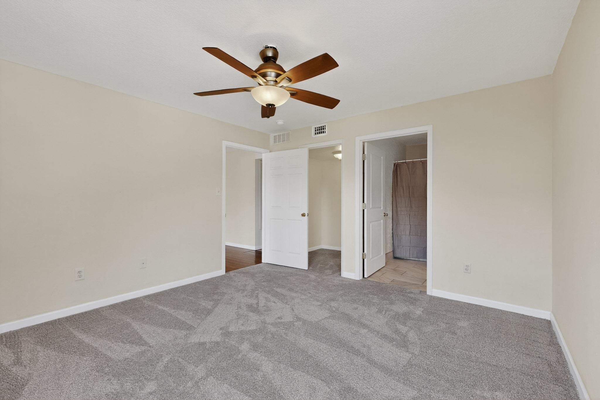 323 Escena Place SE