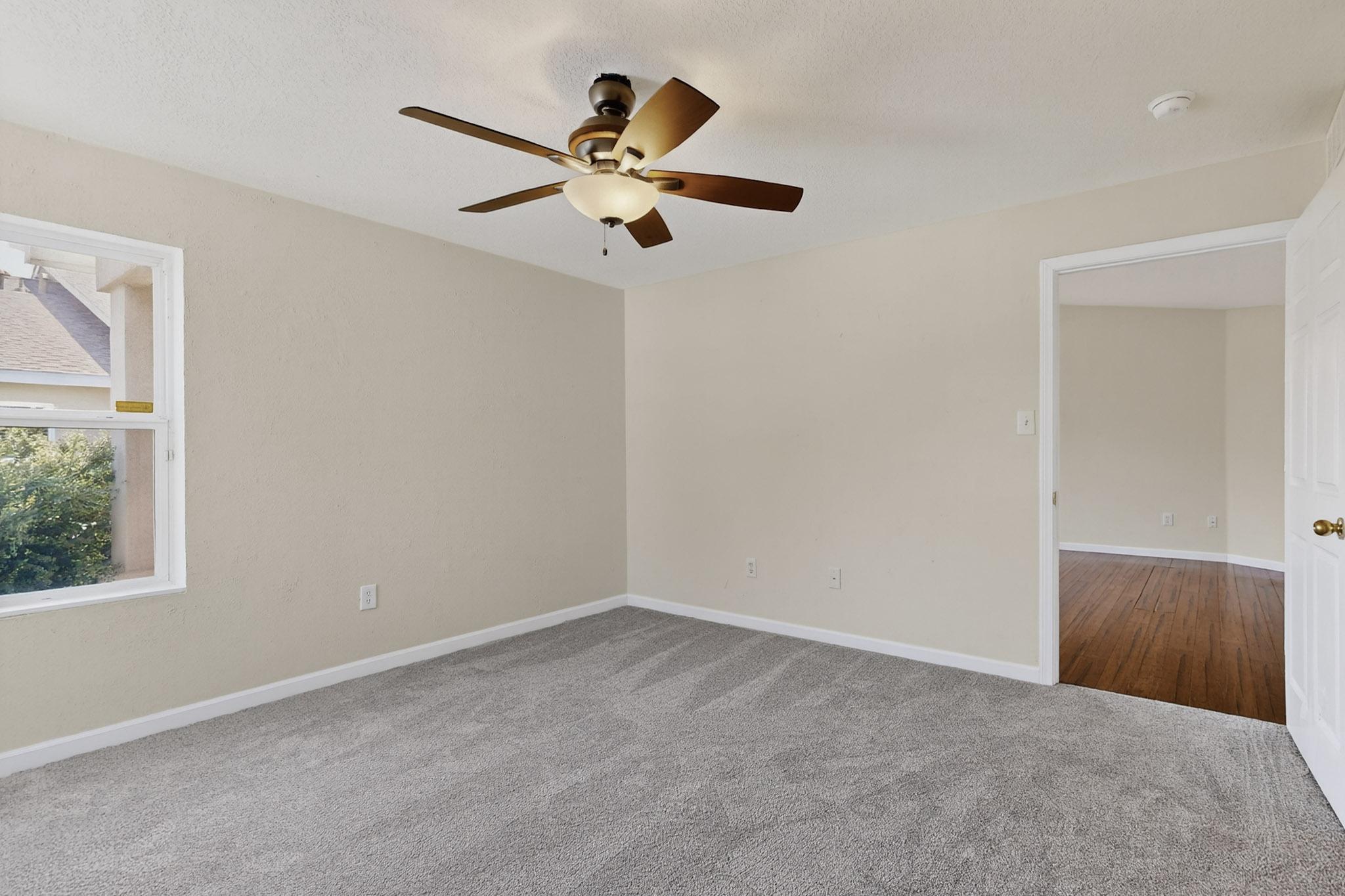 323 Escena Place SE