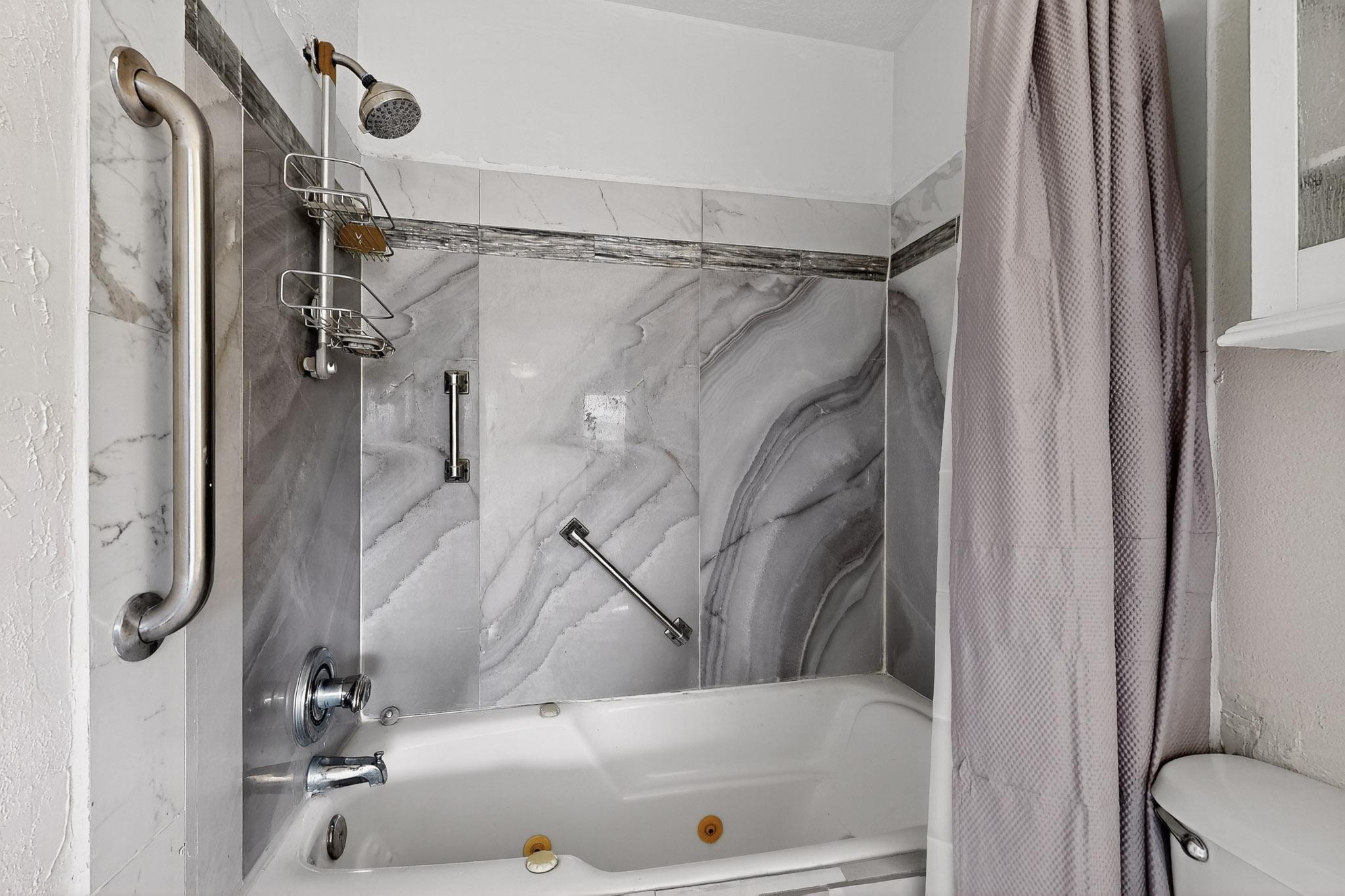 323 Escena Place SE