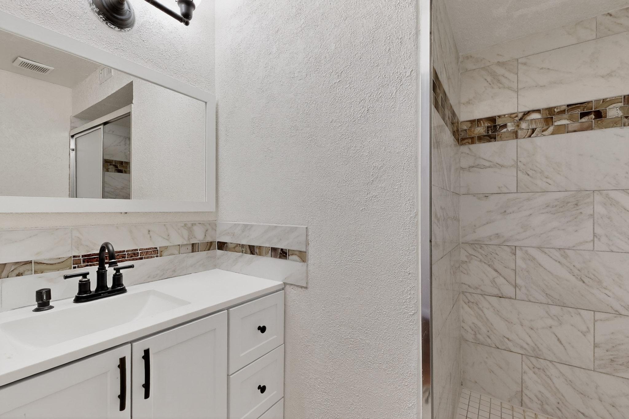 323 Escena Place SE