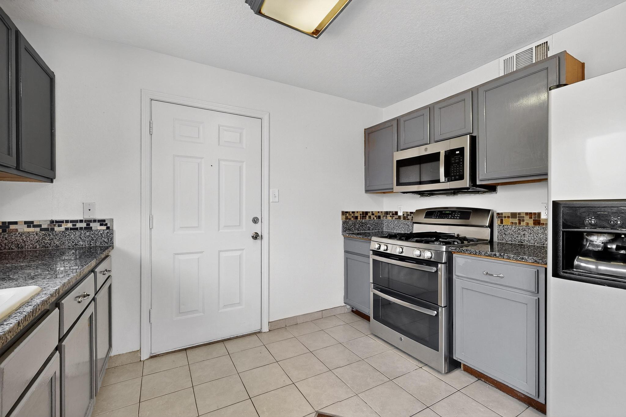 323 Escena Place SE
