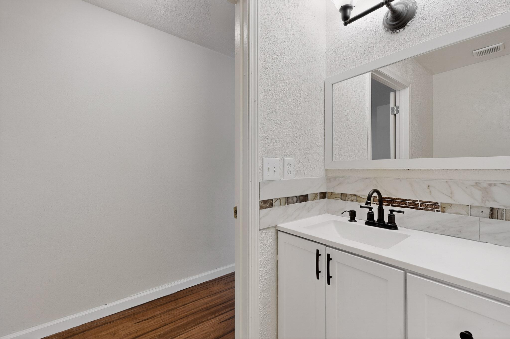 323 Escena Place SE