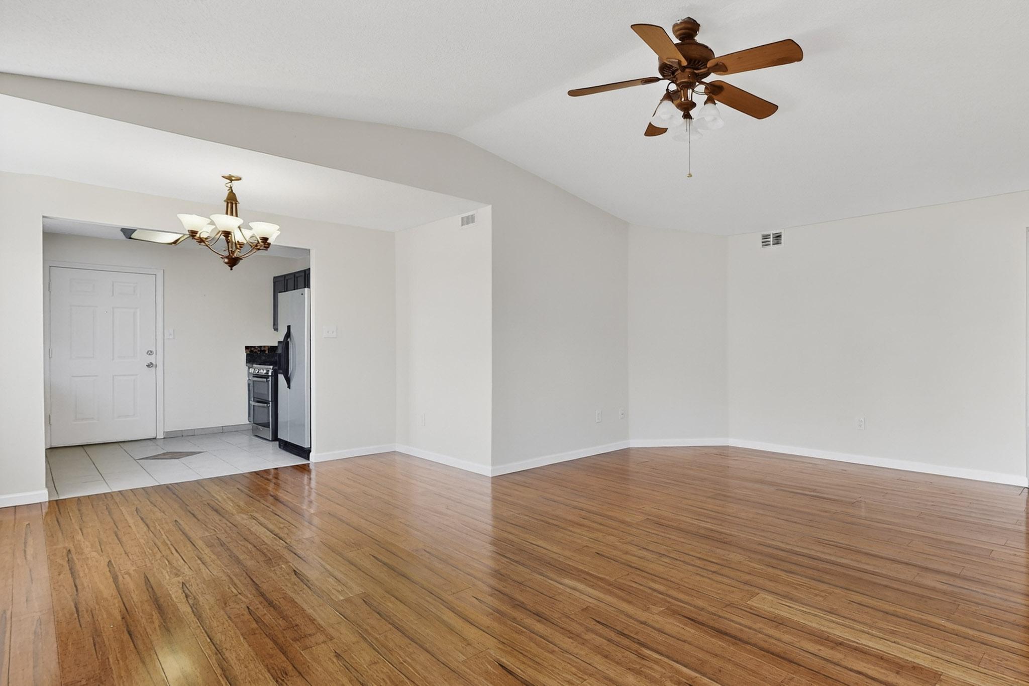 323 Escena Place SE