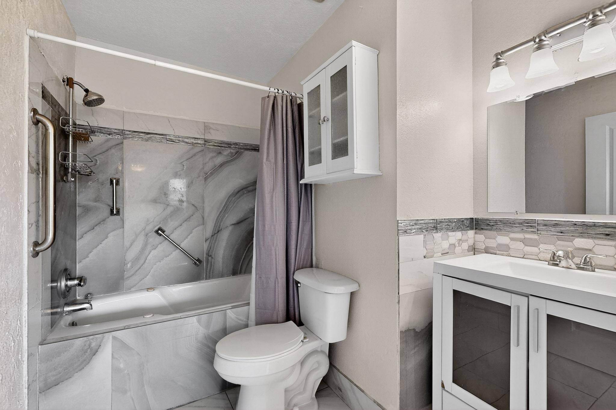 323 Escena Place SE